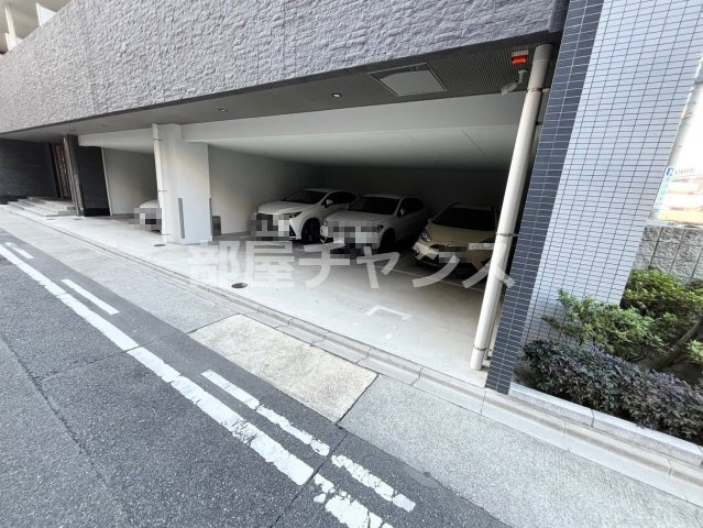 パルティール新栄の駐車場