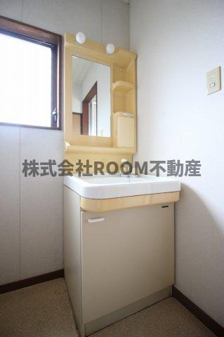 プライマリーハイツの独立洗面台|朝の支度にも助かる、独立の洗髪洗面化粧台