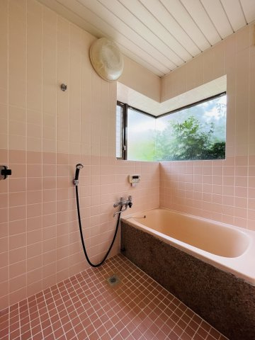 【浴室】 | 相生市緑ヶ丘１丁目／中古 戸建て | 日々の疲れを癒すお風呂付です