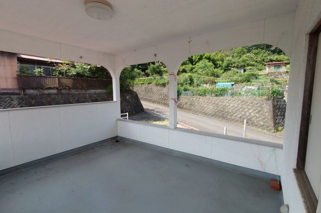 【バルコニー】 | 相生市緑ヶ丘１丁目／中古 戸建て | 外からの目が気にならないバルコニーで洗濯物が干せます