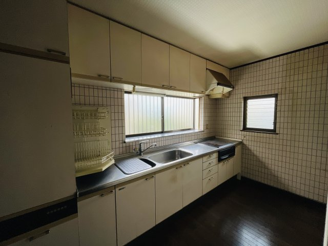 【キッチン】 | 相生市緑ヶ丘１丁目／中古 戸建て | キッチンでお料理をお楽しみください