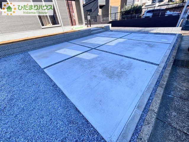 蓮田市椿山　第2　新築一戸建て　リーブルガーデン　01の駐車場