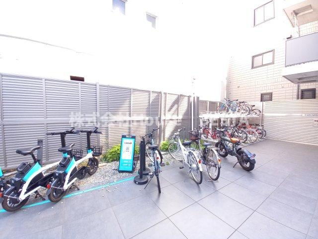 イーストヴィレッジ三宮の駐車場