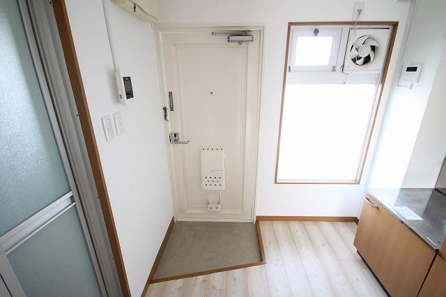 佐枝ビルの玄関
