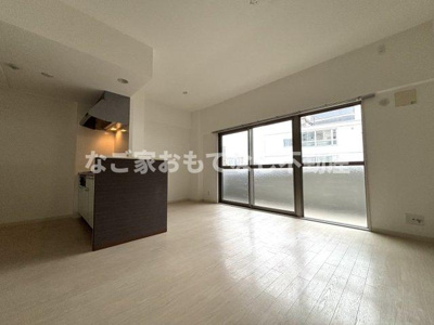 【居間・リビング】 | コンフォート城西 | ※写真は別号室