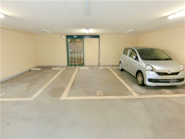デュオ・スカーラ蒲田の駐車場|敷地内平置き駐車場　空き状況等詳細はお問合せください。