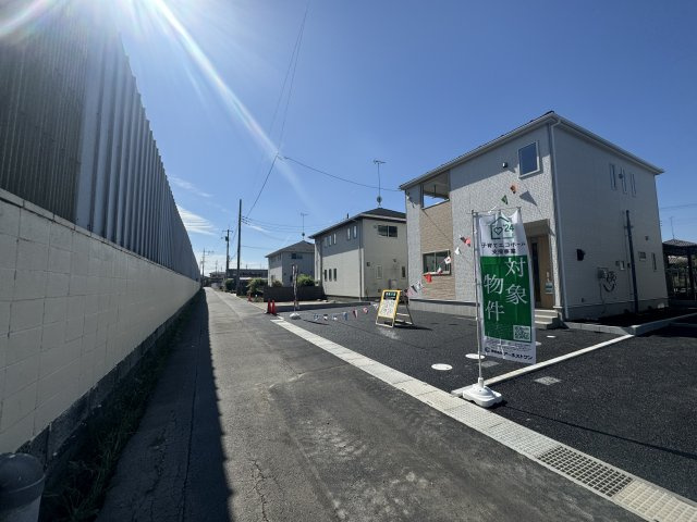 新築　太田市新野町第1　クレイドルガーデン　2号棟　の前面道路含む現地写真|現地写真　東側接道幅員約4ｍ	