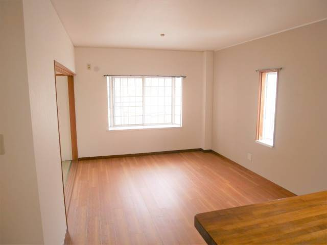 【居間・リビング】 | センターフィールド弐番館 | 人気のカウンターキッチンです