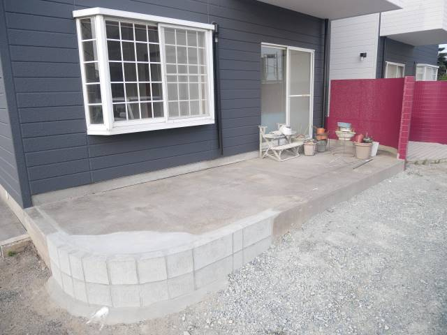 【バルコニー】 | センターフィールド弐番館 | 広い庭付き。