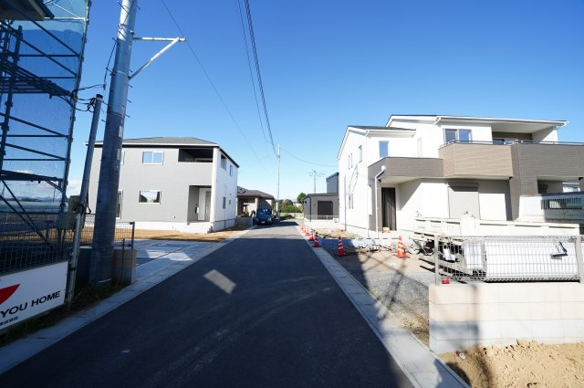 新築　伊勢崎市八寸町1期　１号棟の前面道路含む現地写真|現地写真　東側接道幅員約5ｍ
