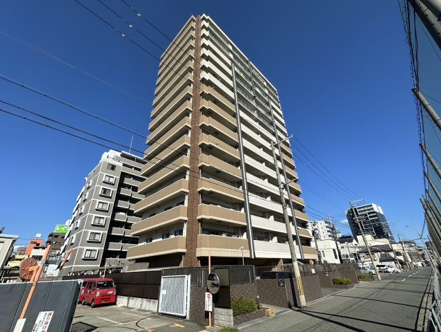 プレサンスロジェ大正の外観