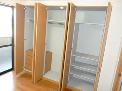 【収納】 | クロノスコート | 収納の扉には姿見の鏡が付いてます！（^^）！