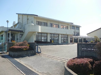 【周辺】 | 愛荘町立秦荘東小学校（2631m）
