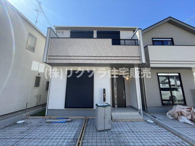 寝屋川市国松町　新築一戸建ての外観|新しい生活にいかがでしょうか？外観はお住まいの顔になります。こだわりたいポイントですね。外壁塗装や屋根塗装のご相談も承っております。
■現地内覧・資金計画相談・住宅ローン相談もお問合せ受付中■