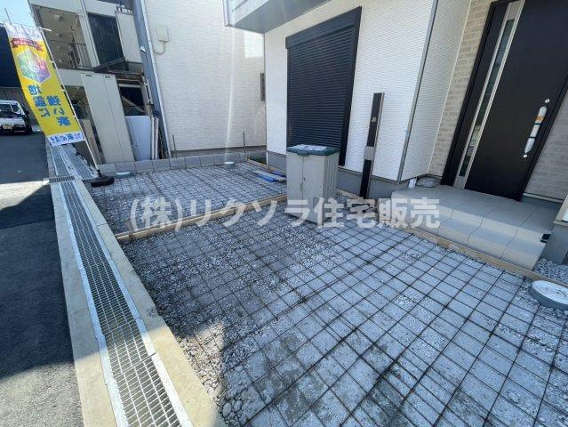 寝屋川市国松町　新築一戸建ての駐車場|■物件内覧・資金計画相談・住宅ローン相談、リフォーム相談、お問合せ受付中■
※当日・翌日のご内覧、ご相談はお電話でのお問合せがスムーズです！
