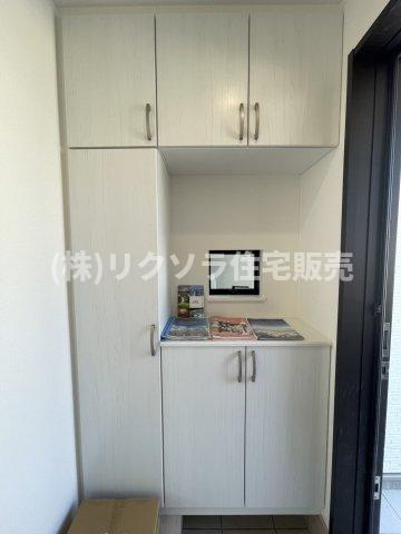 寝屋川市国松町　新築一戸建ての収納|玄関収納
■物件内覧・資金計画相談・住宅ローン相談、リフォーム相談、お問合せ受付中■
※当日・翌日のご内覧、ご相談はお電話でのお問合せがスムーズです！