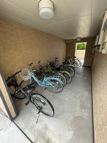 西宮市甲子園高潮町のアパートの外観