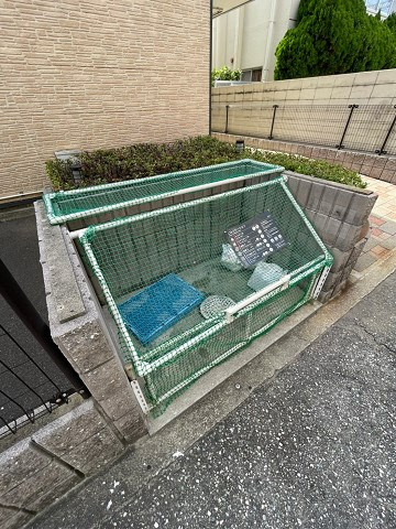 西宮市甲子園高潮町のアパートの外観