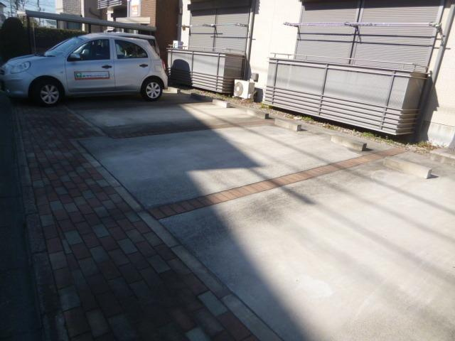 メゾンボヌールⅡの駐車場