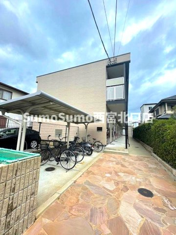 西宮市中須佐町のアパートの外観
