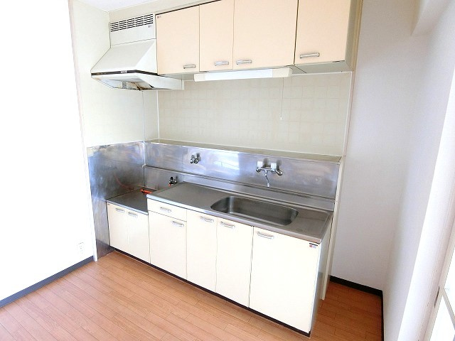 シャトー清水坂のキッチン|写真は同建物の別部屋を参考に掲載しております。