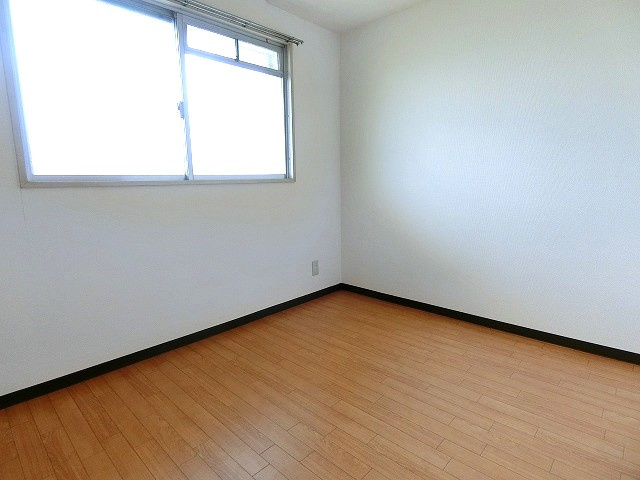 シャトー清水坂の子供部屋|写真は同建物の別部屋を参考に掲載しております。