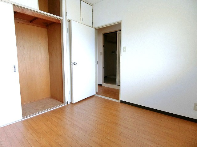 シャトー清水坂の子供部屋|写真は同建物の別部屋を参考に掲載しております。