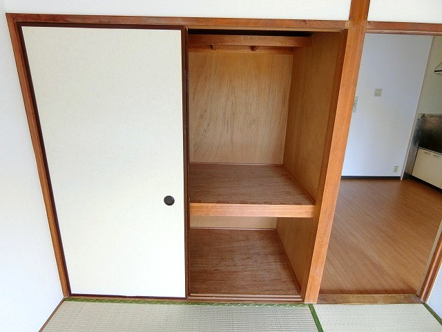 シャトー清水坂の収納|写真は同建物の別部屋を参考に掲載しております。