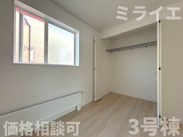 【新築戸建】札幌市手稲区新発寒三条4丁目6棟の収納|標準奥行90㎝で収納力のあるクローゼットを配置しています。