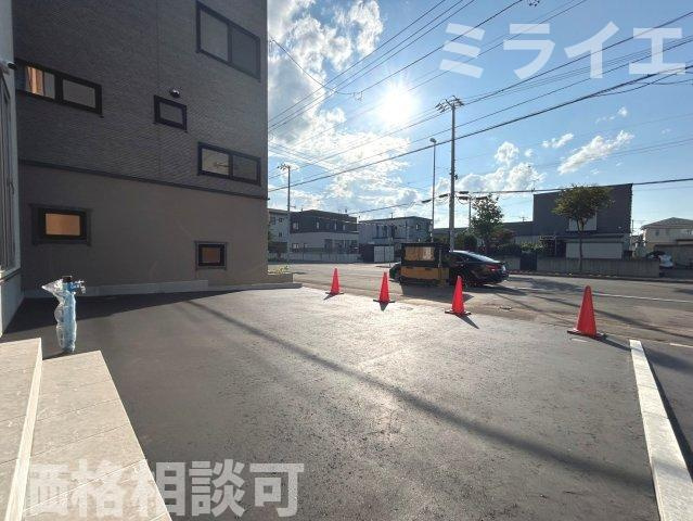 【新築戸建】札幌市手稲区新発寒三条4丁目6棟の駐車場|駐車2～3台可