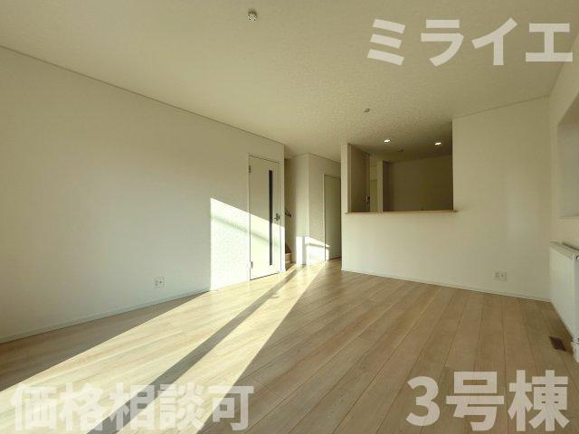 【新築戸建】札幌市手稲区新発寒三条4丁目6棟の居間・リビング|【仲介手数料無料】【価格相談可能】【内覧可能】です。