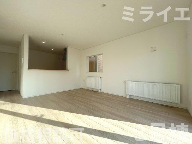 【新築戸建】札幌市手稲区新発寒三条4丁目6棟の居間・リビング