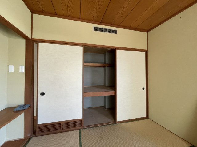 三方原町貸店舗の収納