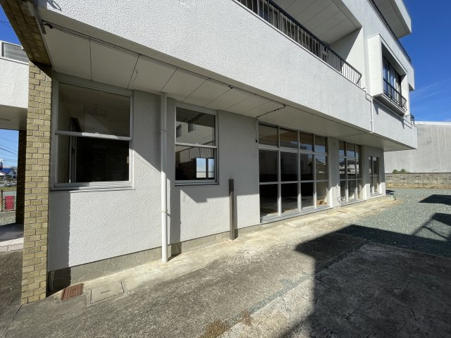 三方原町貸店舗の外観