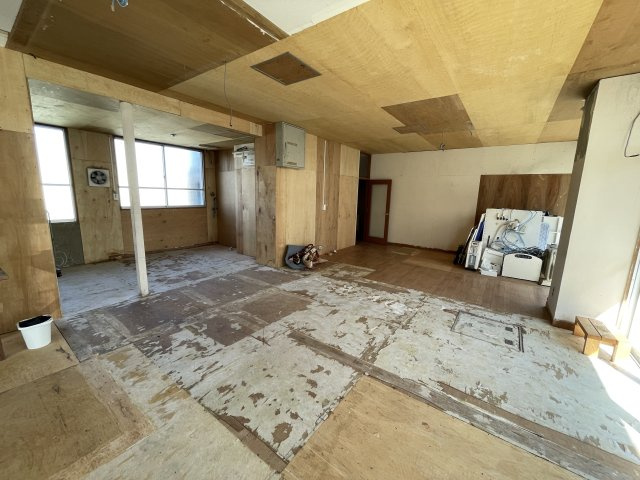 三方原町貸店舗の内装