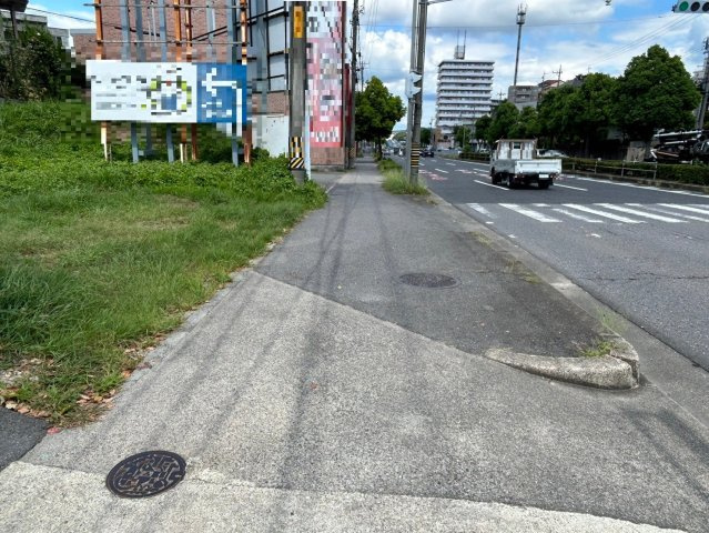 【前面道路含む現地写真】の画像