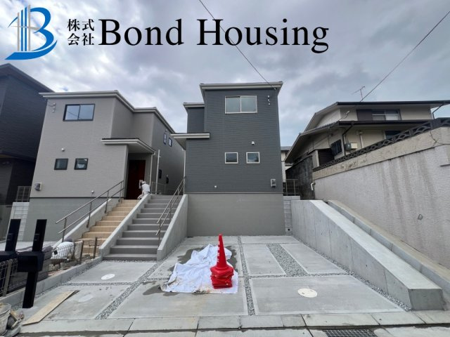 「長期優良認定住宅」「LDK19.2帖」 大久保町山手台 全2棟 1号棟の前面道路含む現地写真