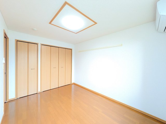 カーサ　セレッソの洋室
