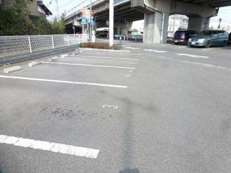ウィル・ボナールＣの駐車場