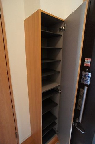 ディアス・コスモ大泉 壱番館の玄関