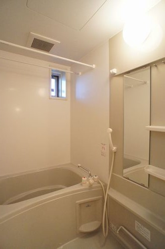 ディアス・コスモ大泉 壱番館の浴室