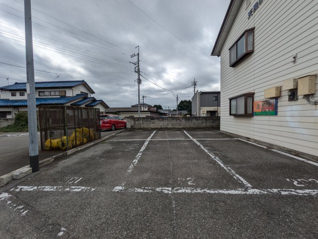 天良レジデンスの駐車場