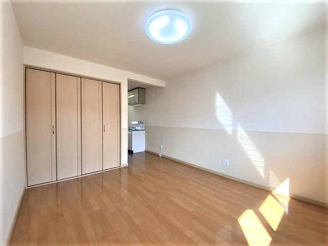 ハイツアーバンヒルズの居間・リビング