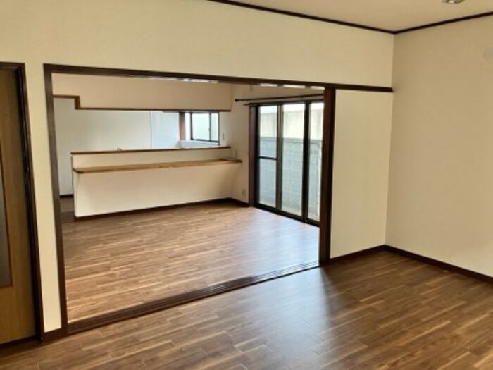 藤阿久町一戸建　001の居間・リビング