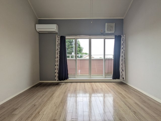 ジョイフル上原の居間・リビング