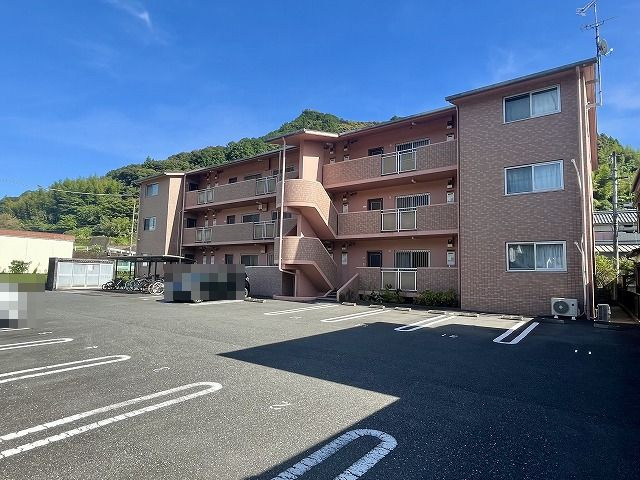 シャルマン枝川の外観