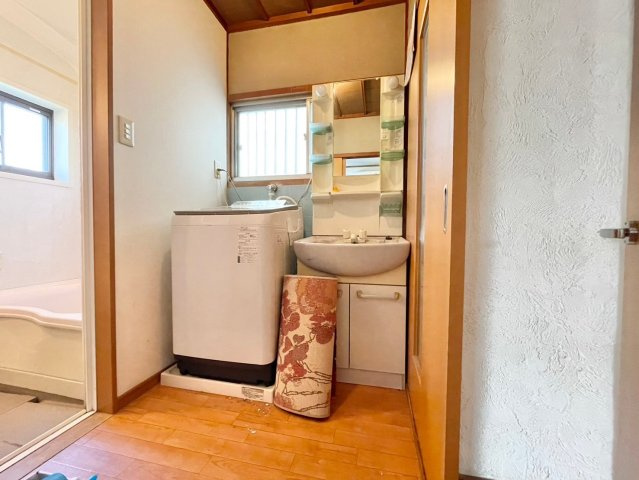 枚方市長尾西町2丁目　中古一戸建ての独立洗面台|朝の身支度には欠かせない独立洗面化粧台