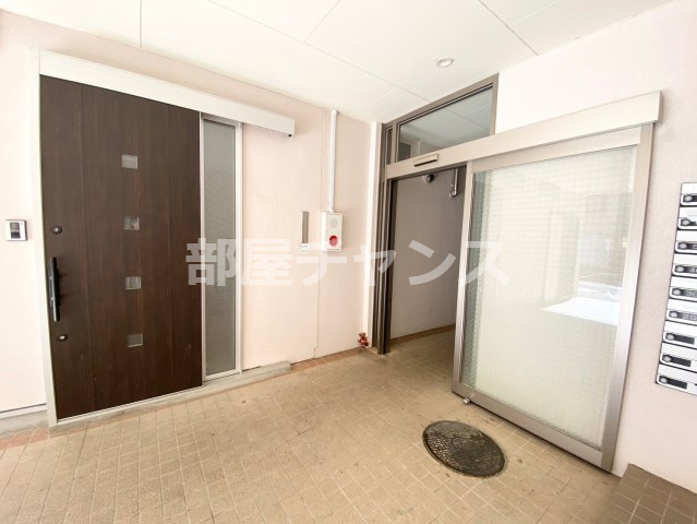 吉川屋ビルのエントランス