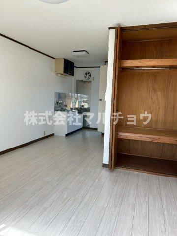 エステイト新屋敷の居間・リビング|使いやすい居間です