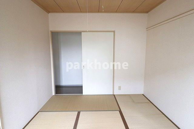 サンビレッジ一ツ橋 B棟の和室|フローリングだけでなく、和室もあります